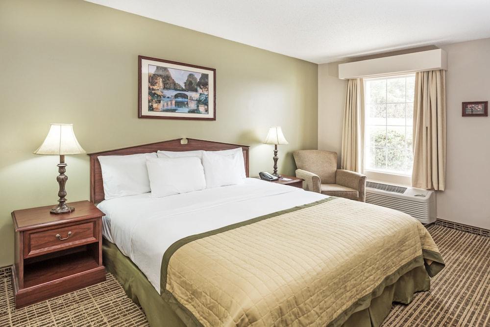 Baymont By Wyndham Valdosta At Valdosta Mall Bagian luar foto