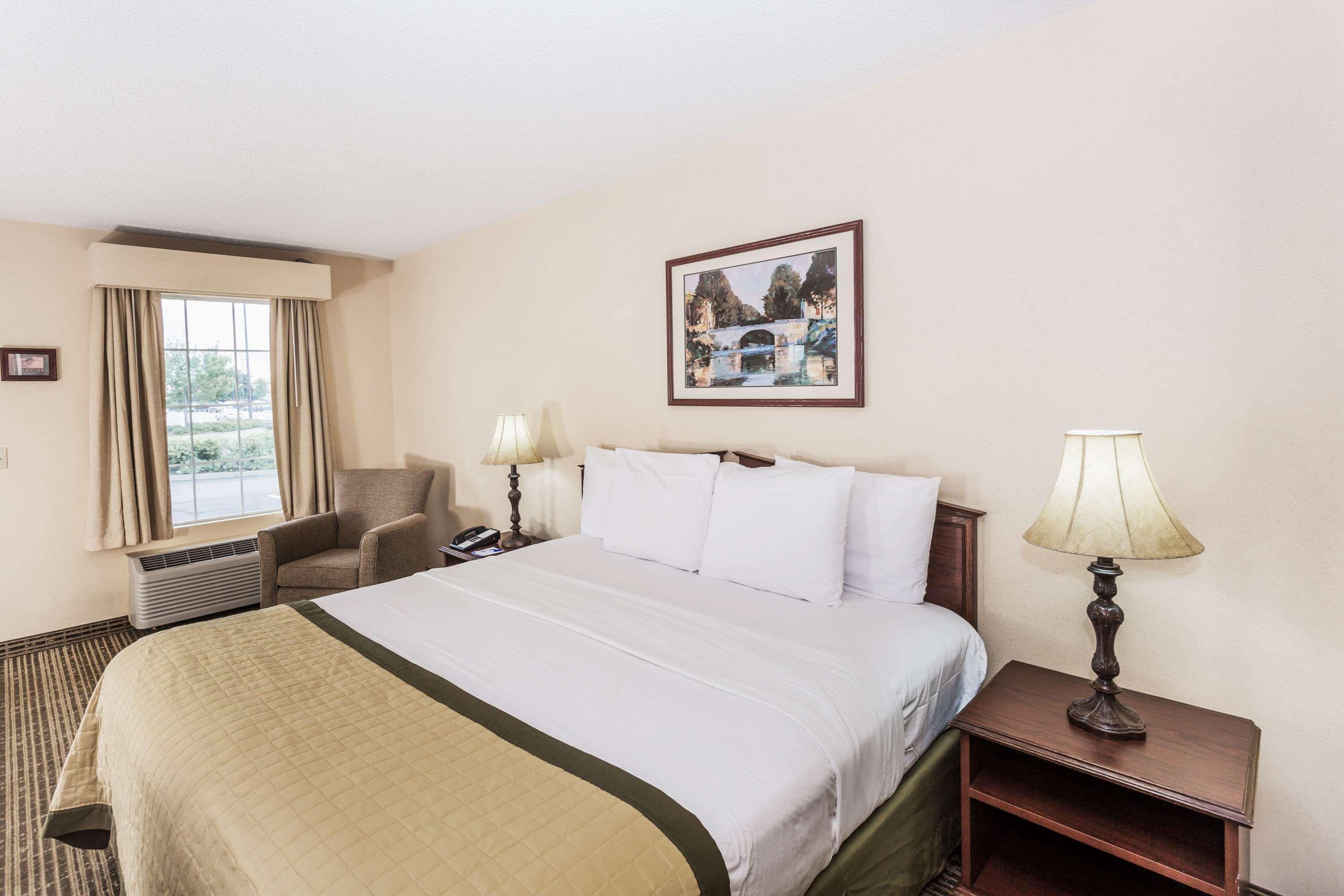 Baymont By Wyndham Valdosta At Valdosta Mall Bagian luar foto