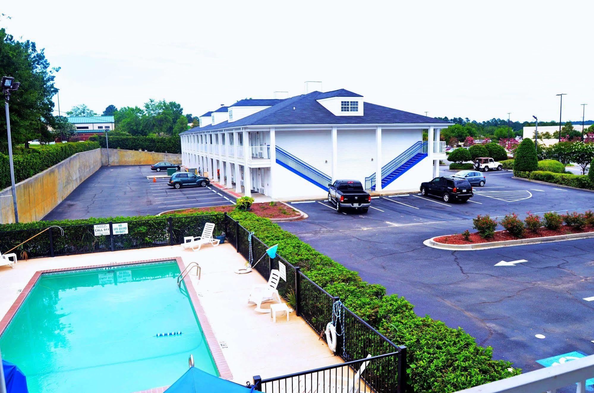 Baymont By Wyndham Valdosta At Valdosta Mall Bagian luar foto