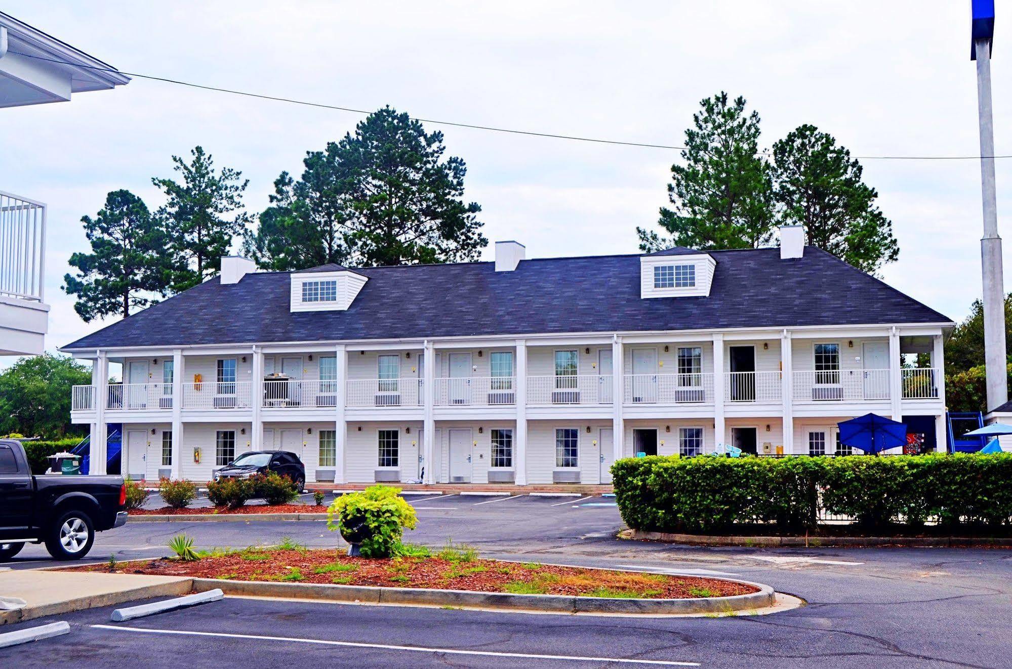 Baymont By Wyndham Valdosta At Valdosta Mall Bagian luar foto